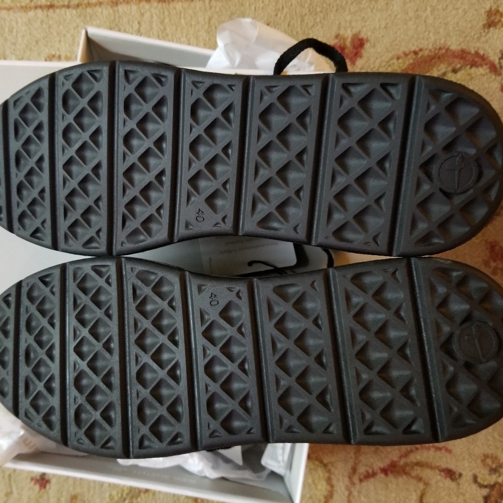 🌸Tamaris Black Mercury women sneakers. Size EU40/US9. New with tag.🍂 - Picture 5 of 6